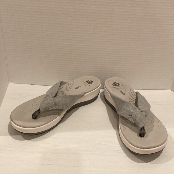 Clarks Cloudsteppers Women’s Size 11 Soft Cushion Flip Flop Sandals Grey Fabric - Picture 7 of 10